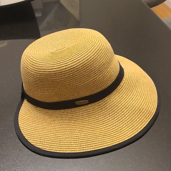 beach hat - Picture 1 of 2